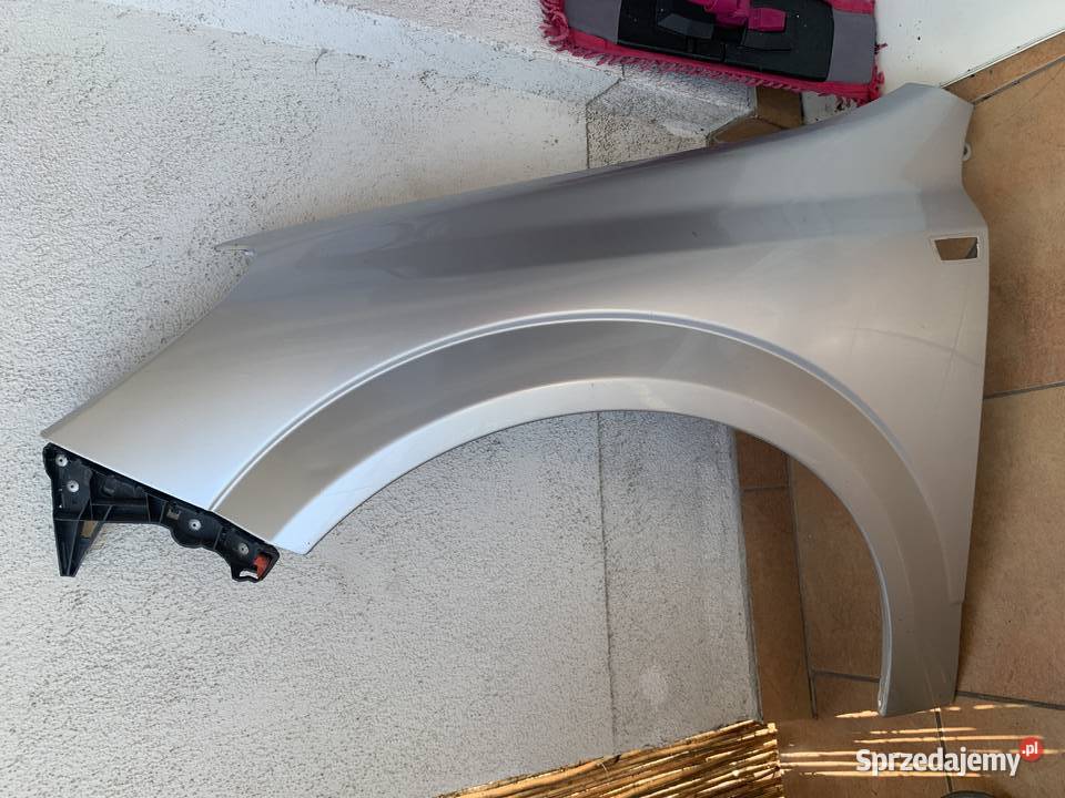 Opel Astra H 2008 Błotnik przedni lewy z157