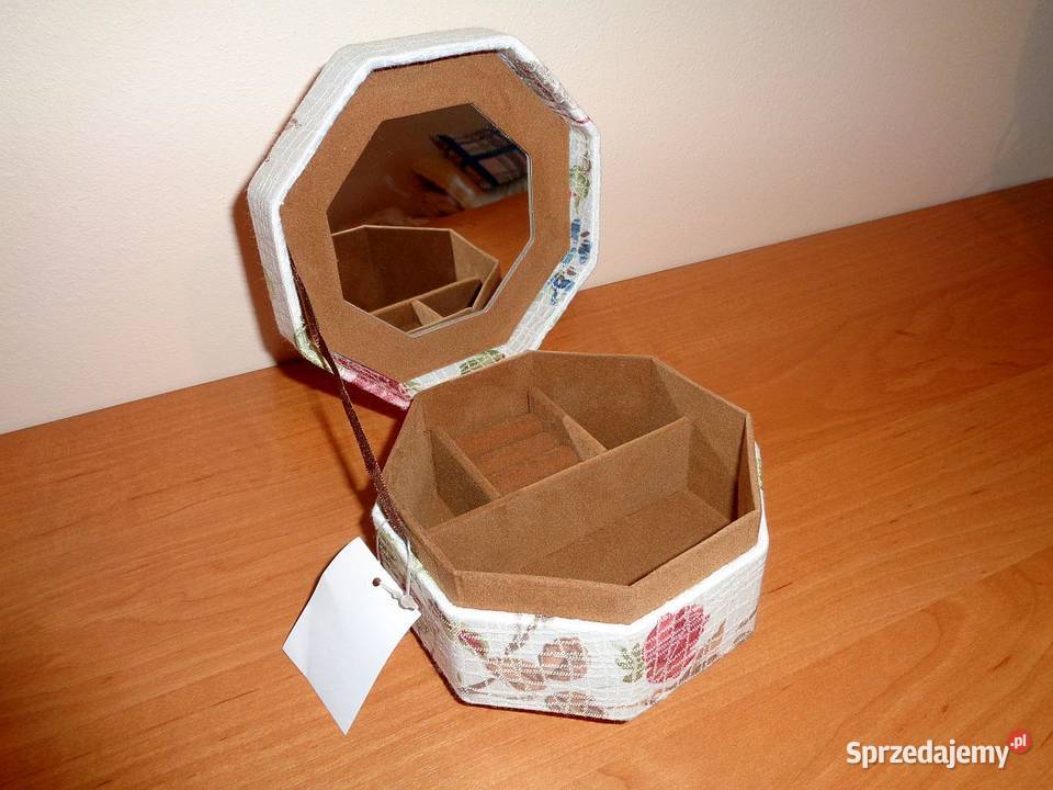 Kuferek na biżuterie Toruń