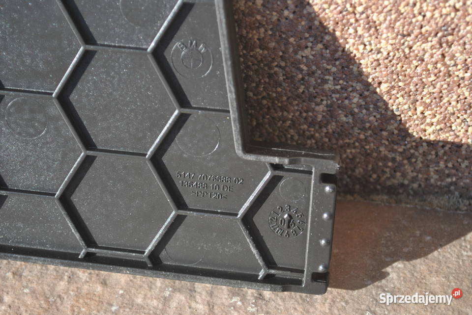 Płyty oddzielające wgłębienie bagażnika BMW osobowe Poręba