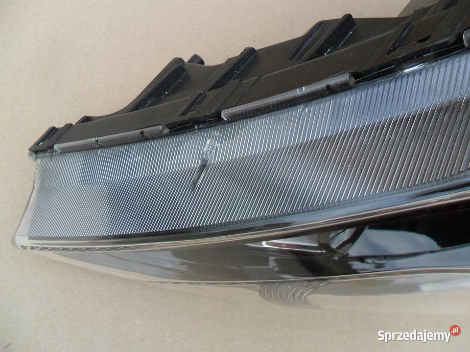Kia Sportage 2010 reflektor lampa LED lewa Nowy Tomyśl