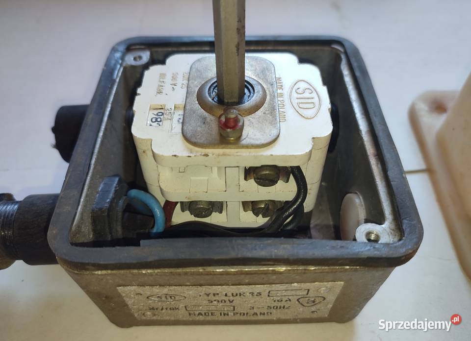 Przełącznik krzywkowy łuk 25 trójkąt gwiazda Police