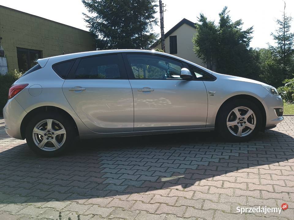 Opel Astra J 2013r 14T 140 BENZYNA benzyna Łuków