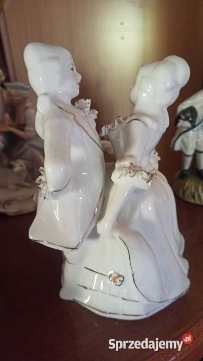 Figurka pary w tańcu Biała ze złotem Porcelana i szkło Porcelana i szkło