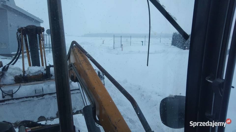 Odśnieżanie koparko ładowarką Trawniki-Kolonia