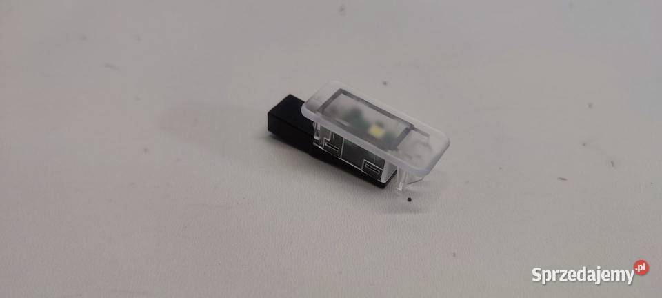 SKODA SUPERB 4 LAMPKA KABINY LED 10A947409 osobowe