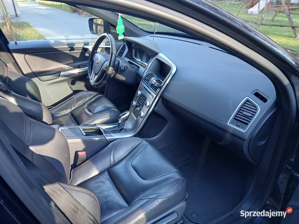 VOLVO XC 60 2016 24D 240 235000km Lasek