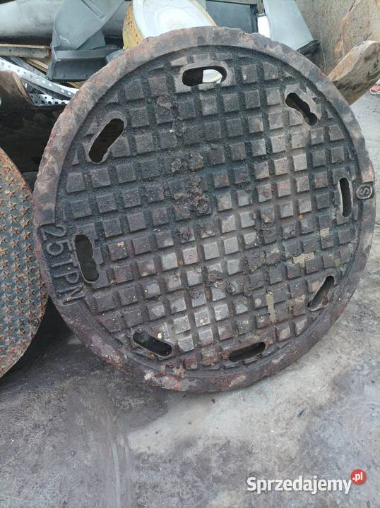 Właz uliczny kanałowy najazdowy żeliwny Sterdyń