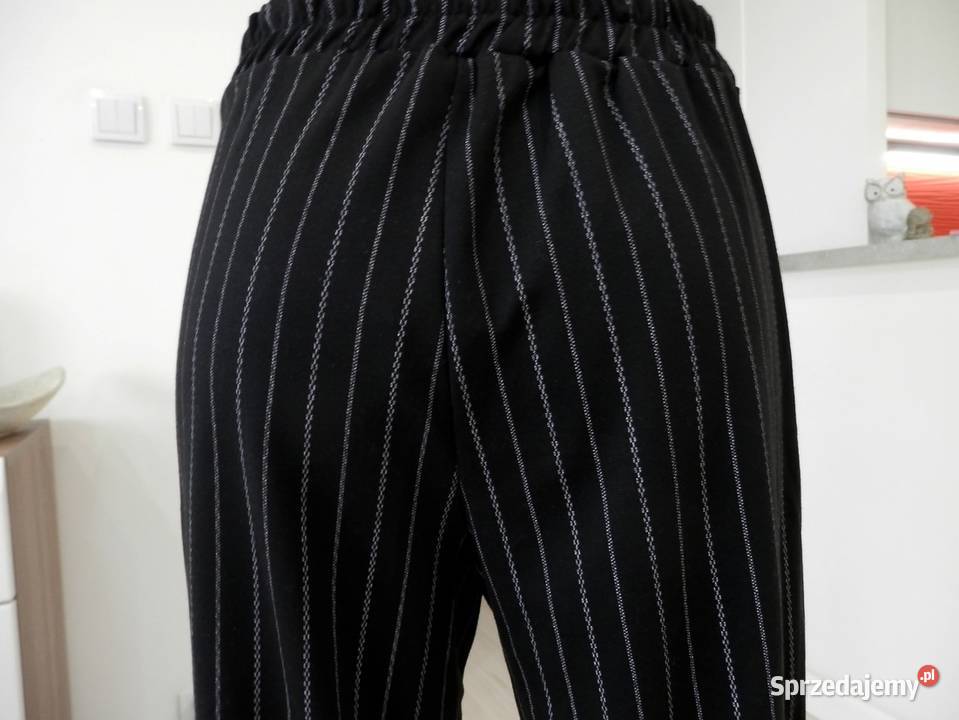 Spodnie Joggery Tapered Leg Czarne w Paski by UK Łomża