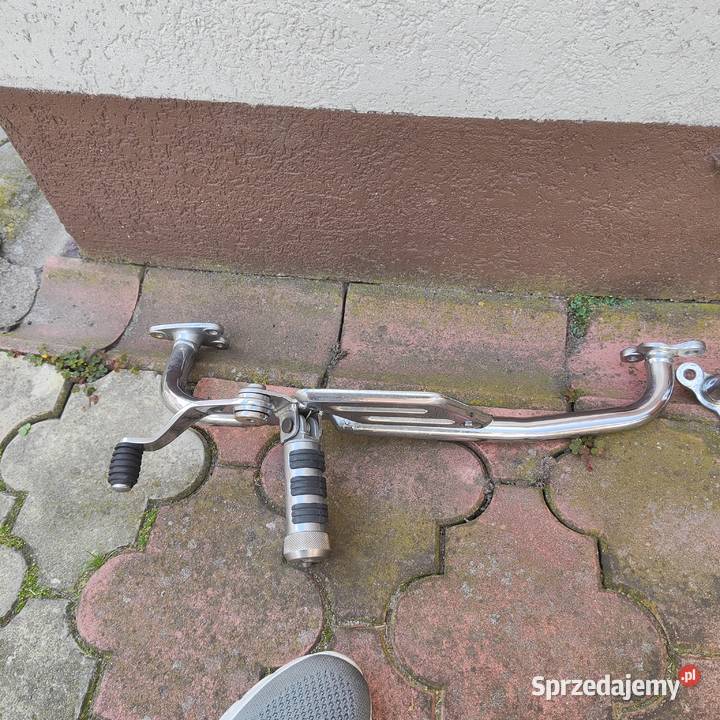 Set lewy z dźwignią i podnóżkiem Triumph Rocket Podnóżki i stopki Koło