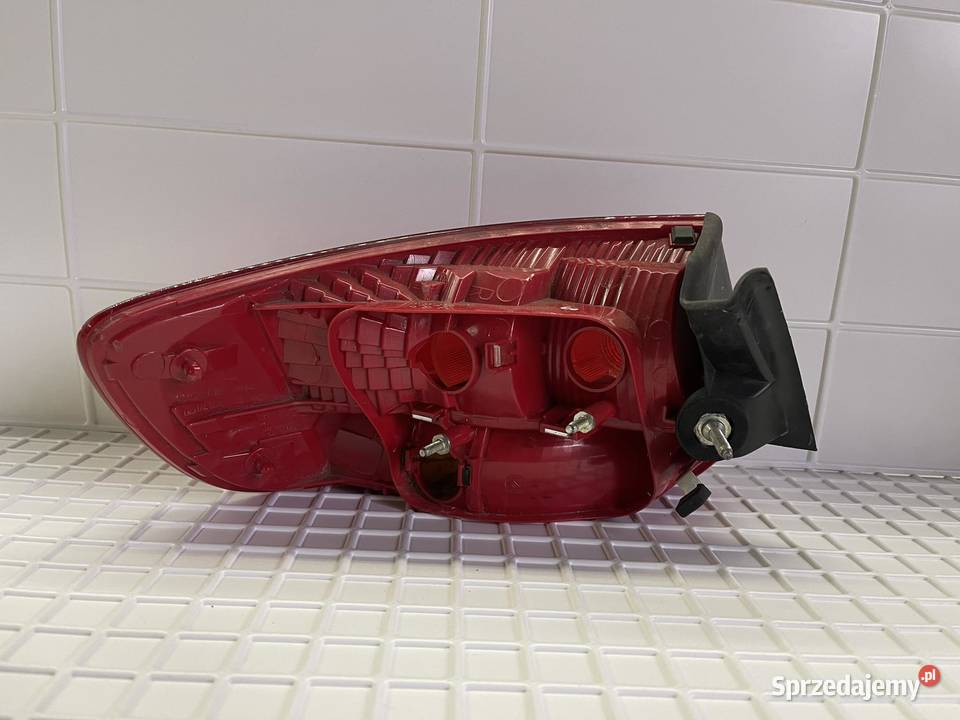 AUDI A3 SPORTBACK PRAWA LAMPA TYŁ KOMBI Ostroróg