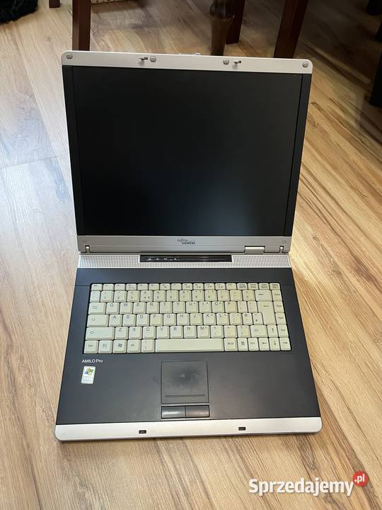Stary laptop Fujitsu Siemens Amilo Pro V2030 Brzana