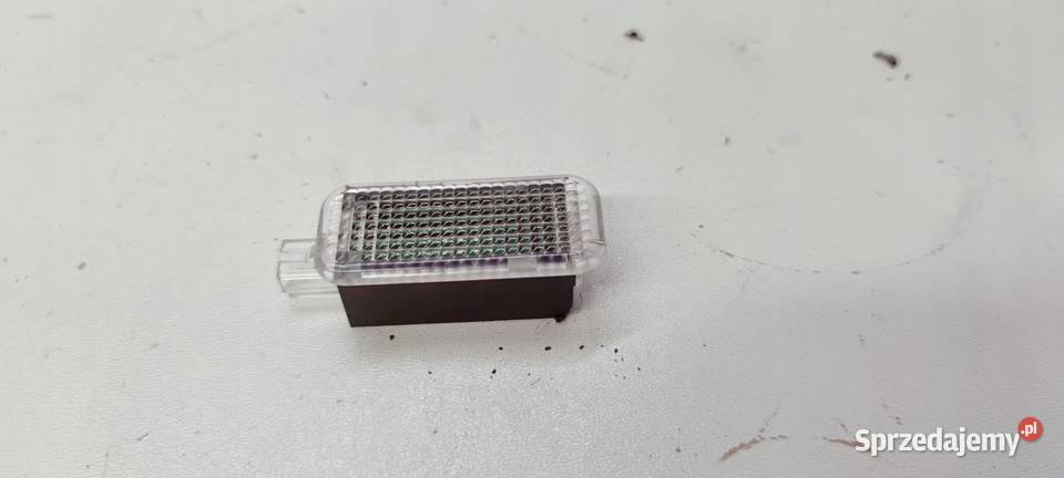 LAMPKA OŚWIETLENIE KABINY AUDI LED 4E0947415A Przystajń