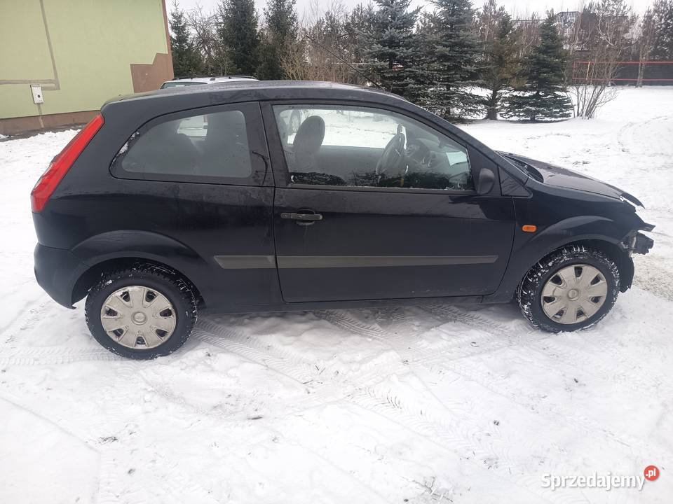 Ford Fiesta 13 Benz niski przebieg uszkodzony Fiesta Radom