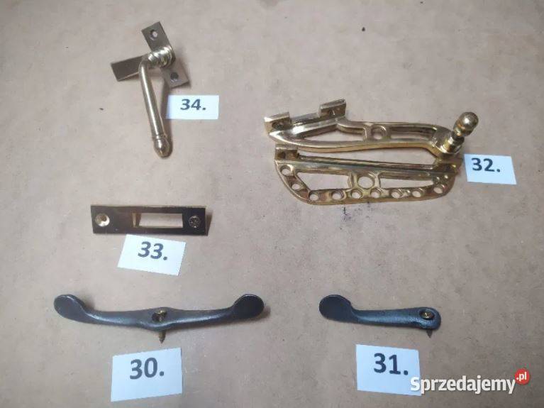 Okucia zabytkowe gałkizawiasy narożniki koniki Paterek