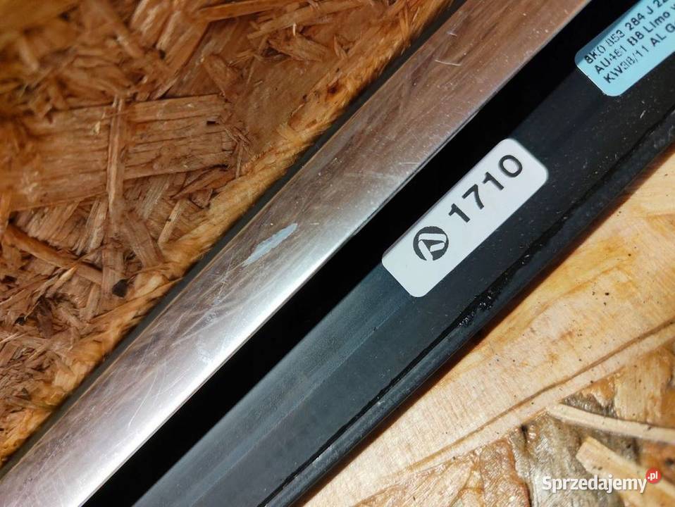 Listwa Zgarniająca Prawy Przód Audi A4 B8 Pleszew