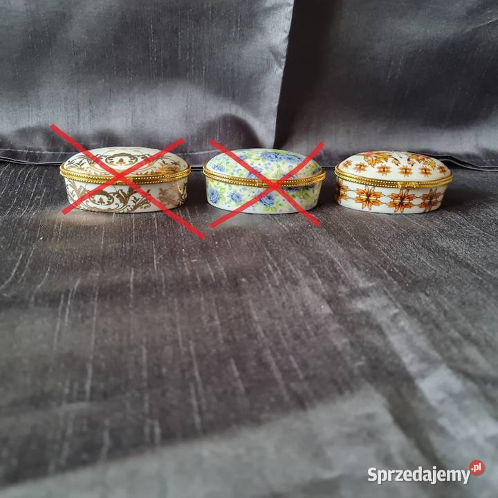 Porcelanowe szkatułkipuzderka1 dekada XXI w 1