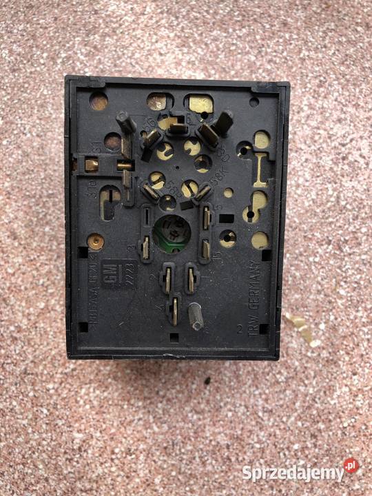 PRZEŁĄCZNIK ŚWIATEŁ ZAFIRA A 09133249 9905r Materiały instalacyjne Kozy