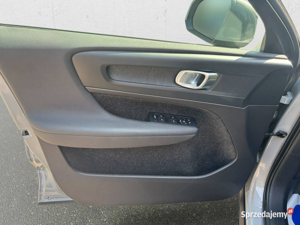 Volvo XC 40 B3 Essential Z Polskiego Salonu pełny VAT sprzedam