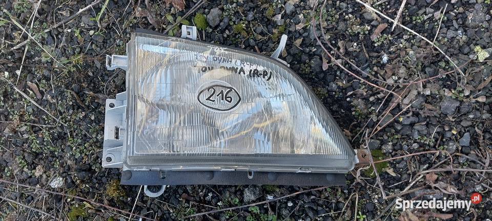 Toyota dyna 2001 20022003 lampa prawa reflektor osobowe Byków