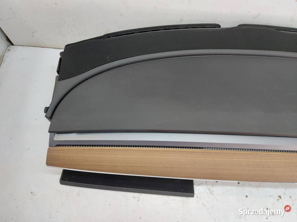 TESLA MODEL Y 2024r KOKPIT DESKA ROZDZIELCZA UK