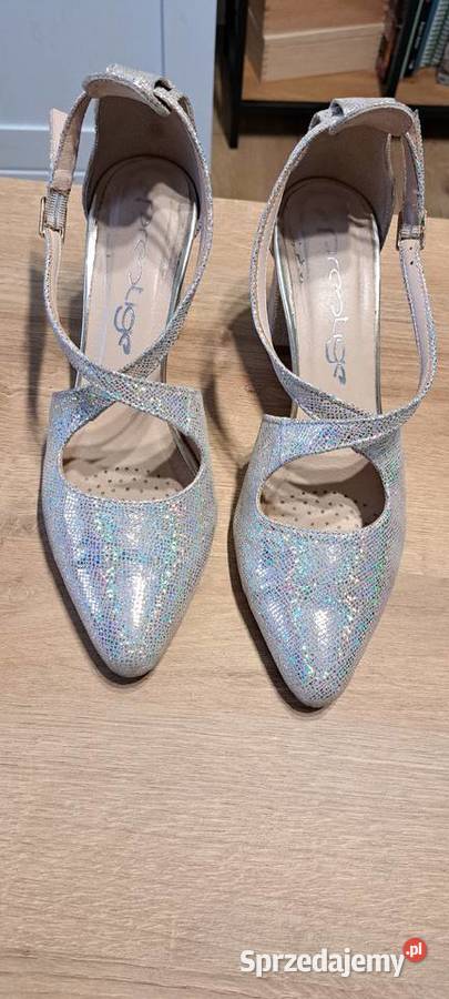 Piękne ślubne buty inna