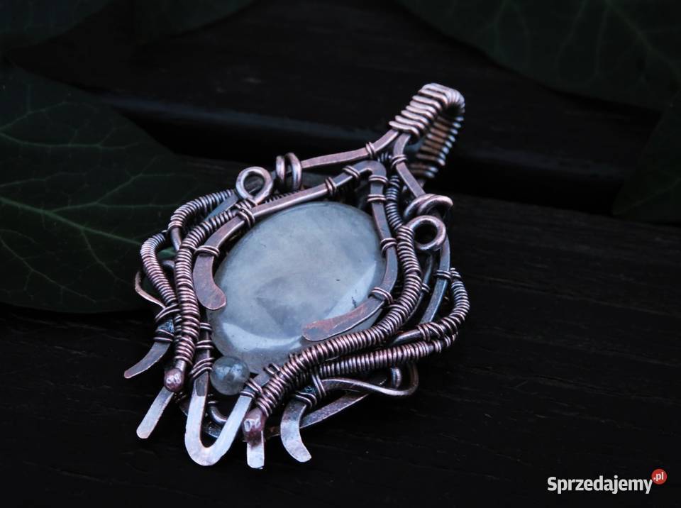 Miedziany wisiorek kwarc różowy rękodzieło