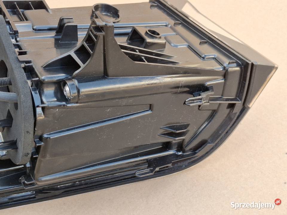 PEUGEOT 3008 III 3 5008 LAMPA PRAWY TYŁ PRAWA Bieleń