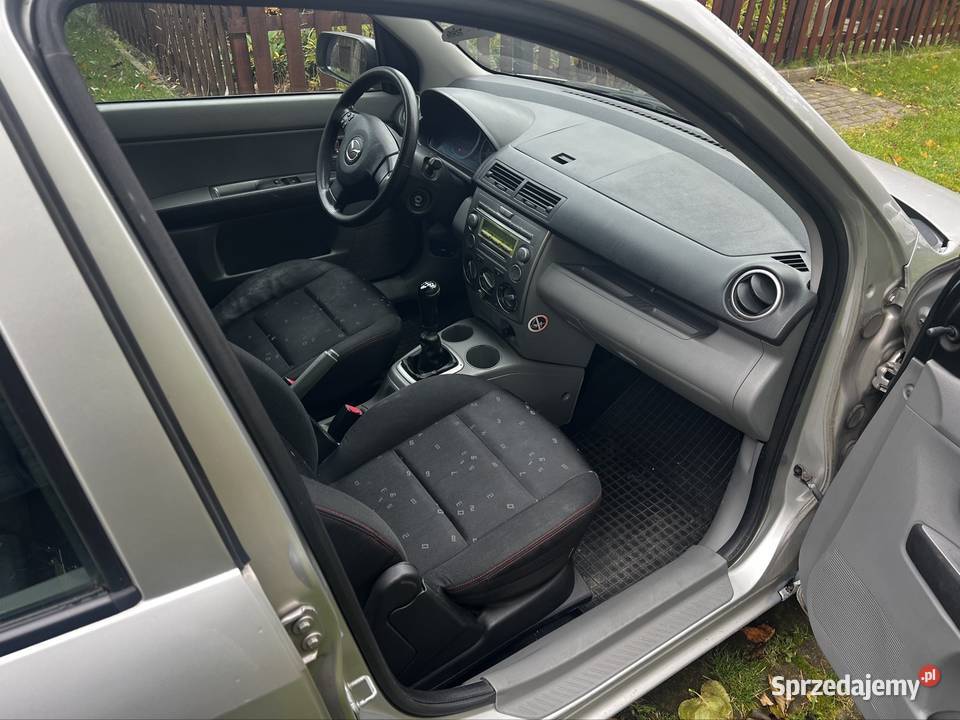 Mazda zadbana i dynamiczna srebrny