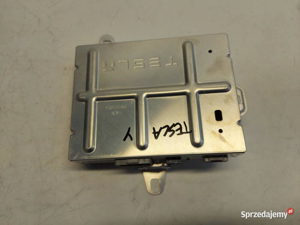 TESLA MODEL Y 2024r WZMACNIACZ GŁOŚNIKI ZESTAW