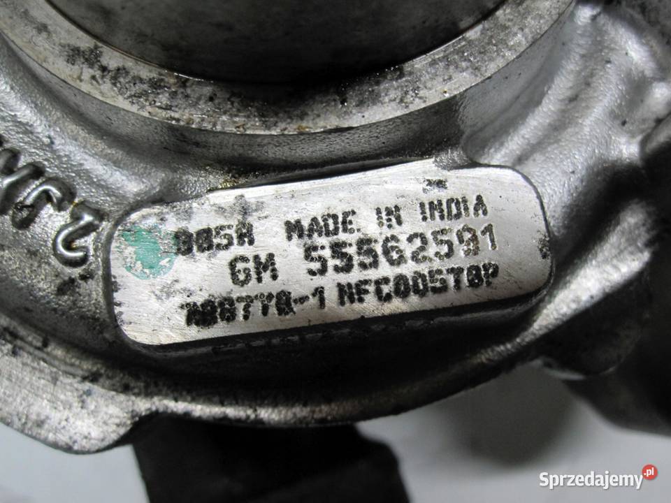 Opel INSIGNIA 20 CDTI 130 A20DT 11r 55562591 Osłony i zaślepki