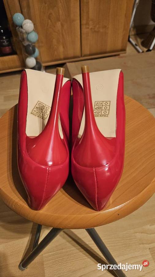 Szpilki 39 czerwone lakierki złote czubki nowe Szczecin