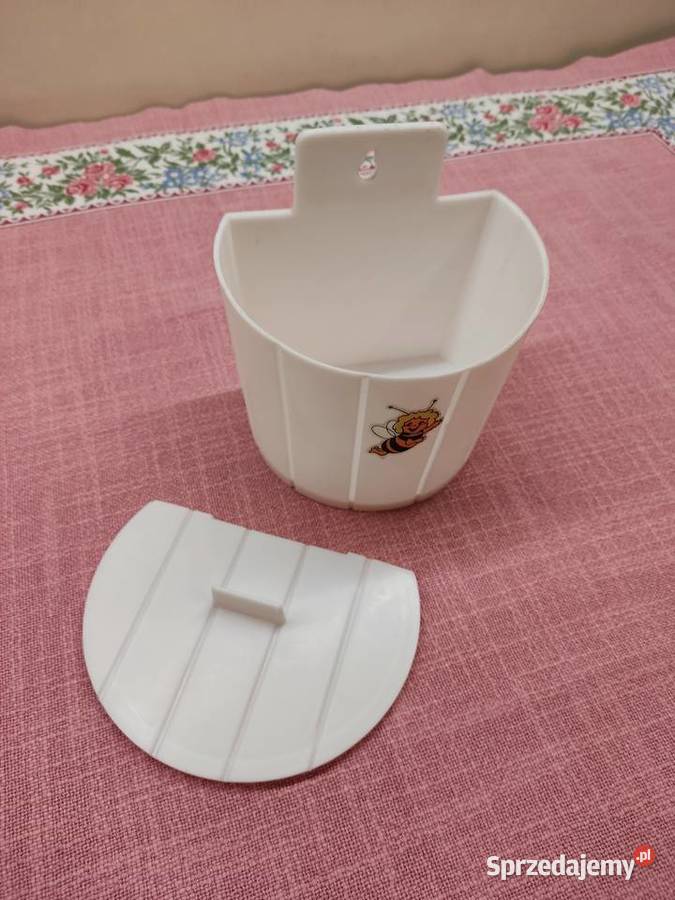 Pojemnik plastikowy biały na ścianę z naklejką Pojemniki na żywność Głuchołazy