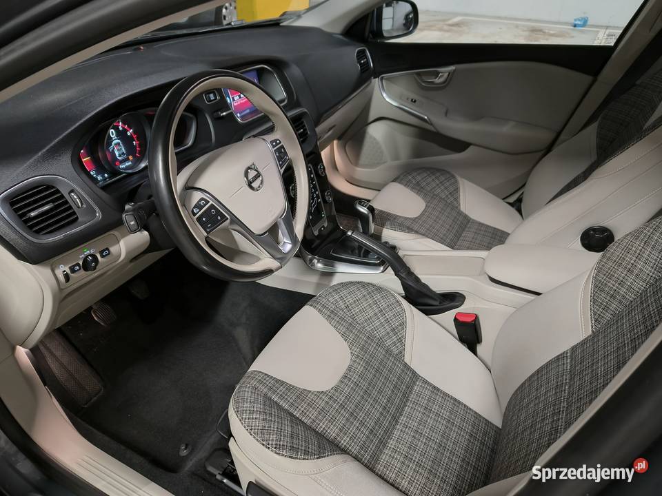 Volvo v40 Momentum 84 przebiegu Ozorków