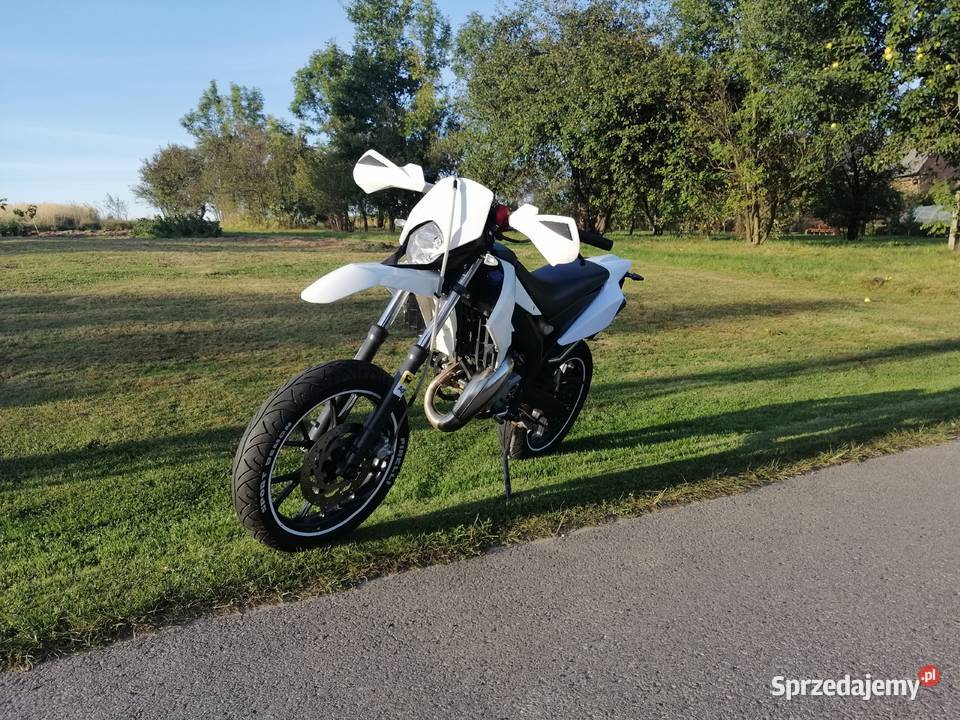 Derbi senda biały Zgłobień