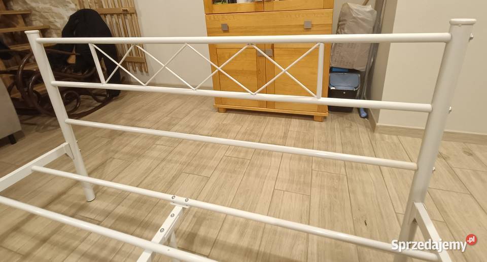 Metalowa rama łóżka Klucze