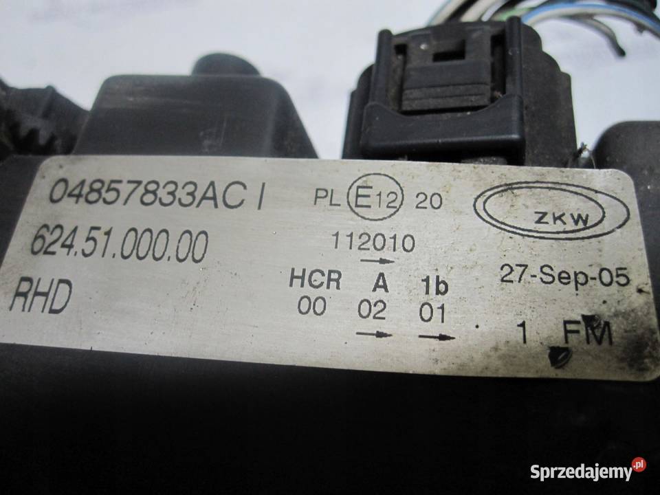 GRAND VOYAGER IV 06r lampa lewa przód 04857833AC