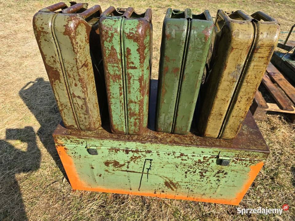 Kanistry paliwowego plus skrzynia Biała Piska