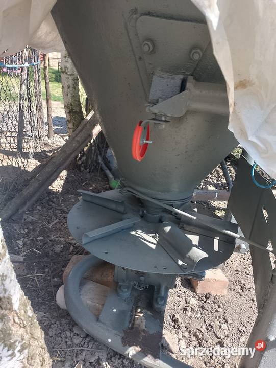 Rozsiewacz nawozów lej