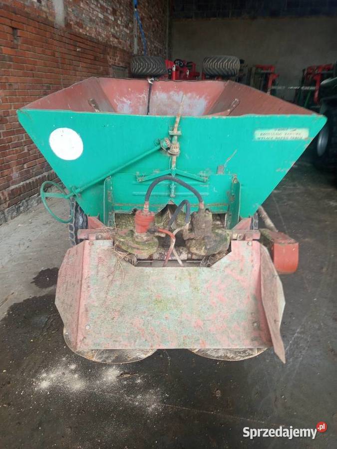 Rozsiewacz wapna rcw 3 na łańcuchach Jutrosin