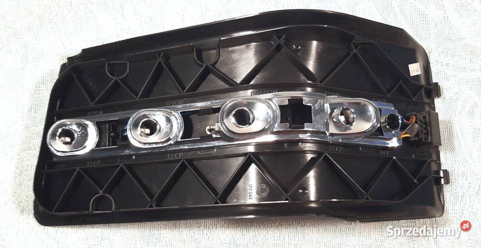 WKŁAD NA ŻARÓWKI PRAWY TYŁ MERCEDES SL R129 Oświetlenie Mielęcin