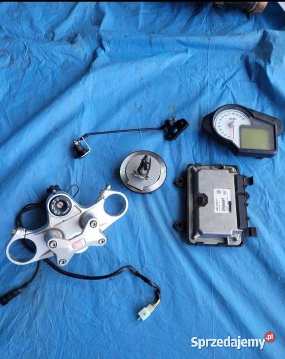 Aprilia TUONO V4 1100 16 rsv zestaw startowy