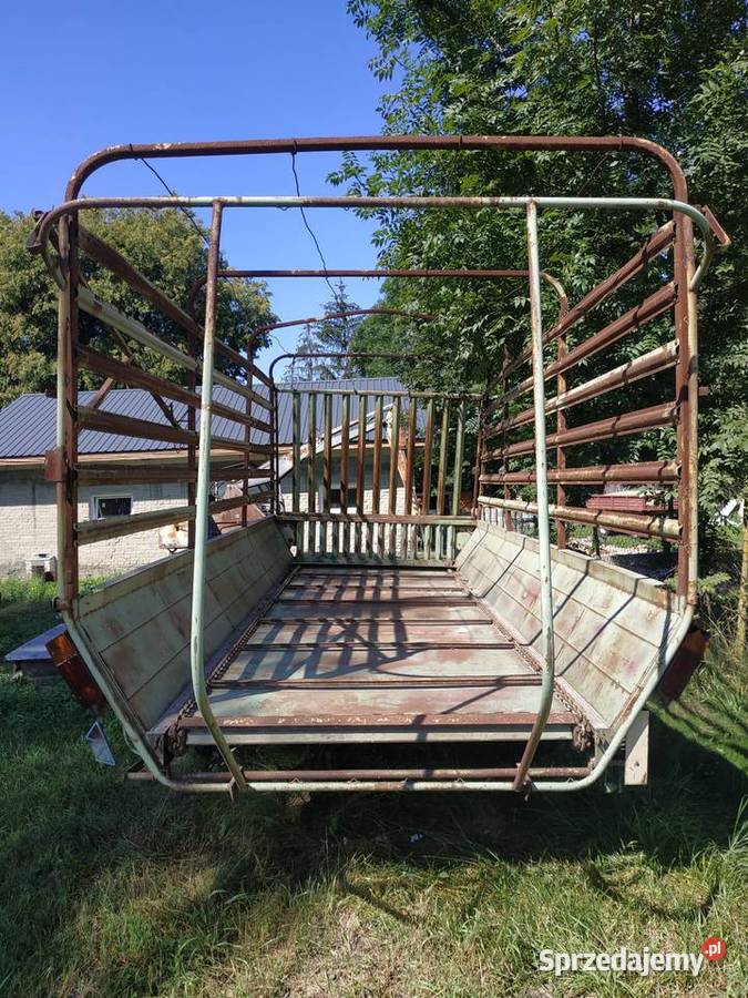 Przyczepa samozbierająca T072 Przyczepy rolnicze