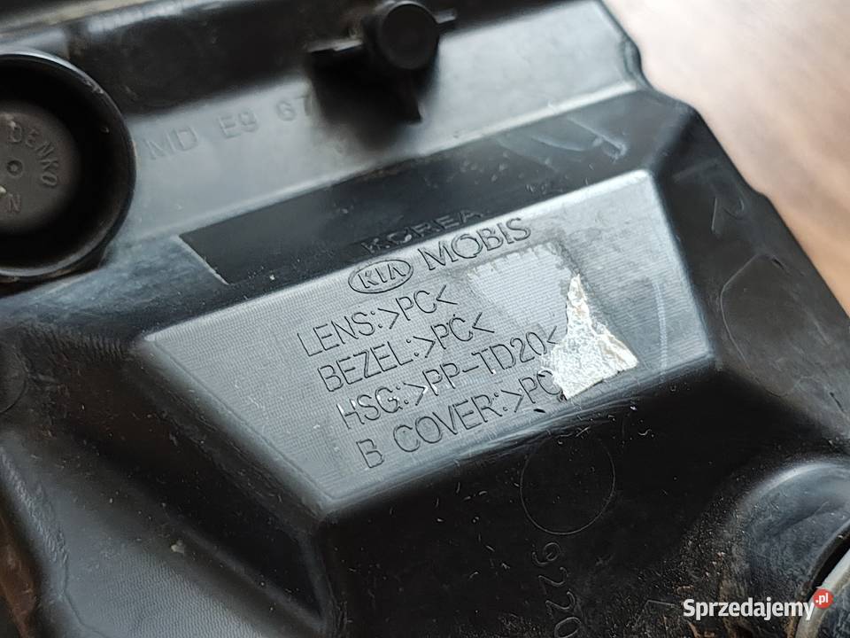 Prawy Halogen Kia sportage IV 2015 92202F1100 osobowe Świnna