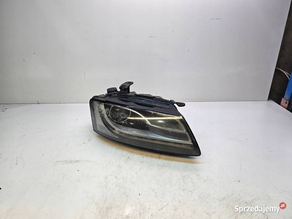 REFLEKTOR PRAWY PRZÓD AUDI A5 8T0941004M XENON Przystajń
