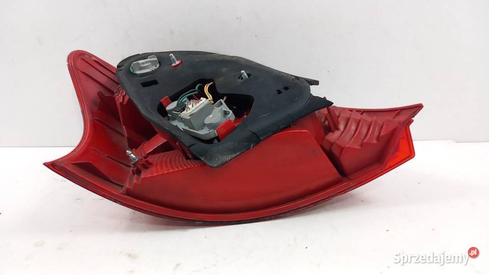 TOYOTA YARIS II HB LAMPA TYŁ PRAWA Światła stop Zbierkowo sprzedam
