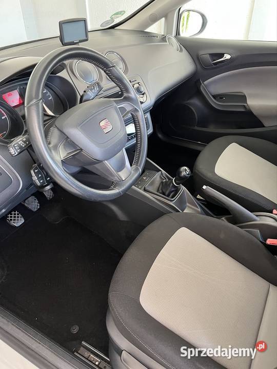 SEAT Ibiza 12 Benzyna 75 TV 062028 Hak gniazdo AUX