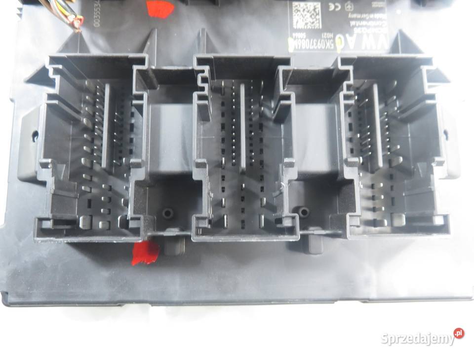 BSI VW TOURAN II 1T3 20 TDI CFHC 5K0937086M osobowe