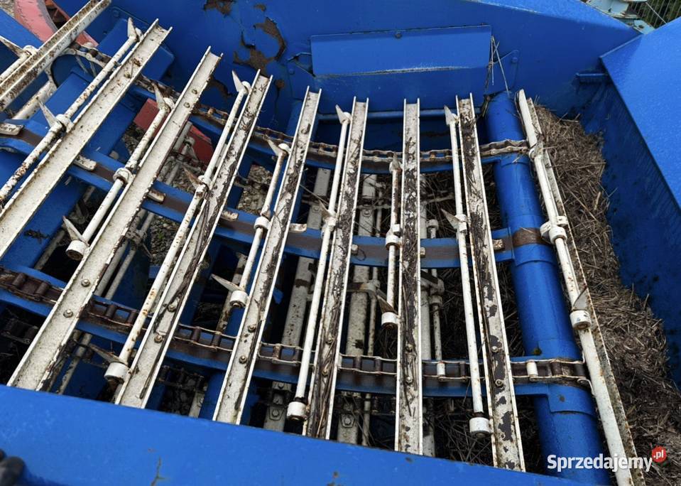 Ścielarka słomy do obory Pojemność 2 baloty