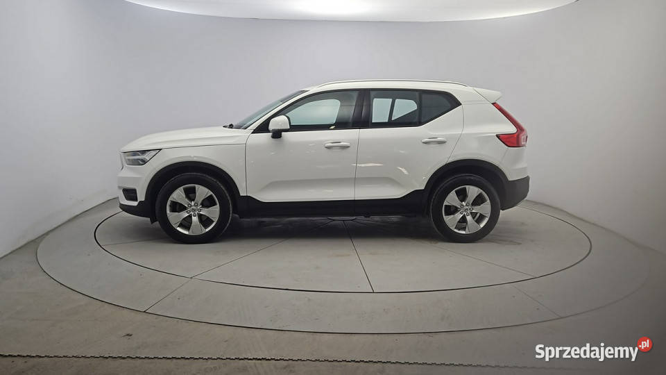 Volvo XC 40 T3 Momentum aut Z Polskiego Salonu serwisowany w ASO Warszawa sprzedam