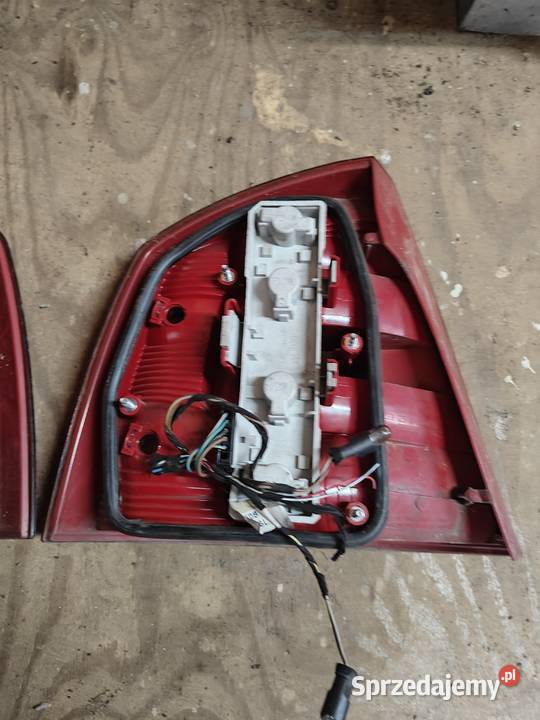 Lampy tylne Skoda Octavia 2 sprzedam